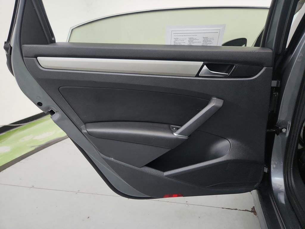 2020 Volkswagen Passat - $9,195