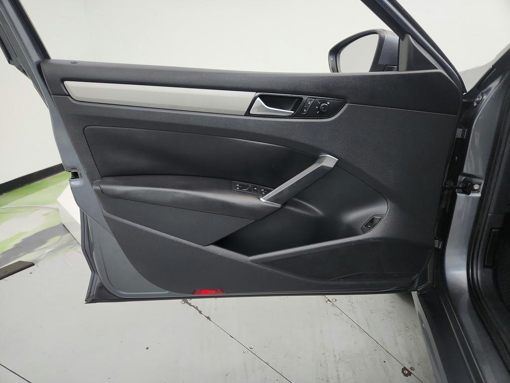 2020 Volkswagen Passat - $9,195