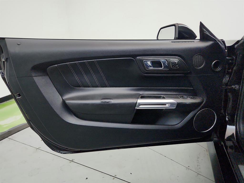 2016 Ford Mustang - $22,795