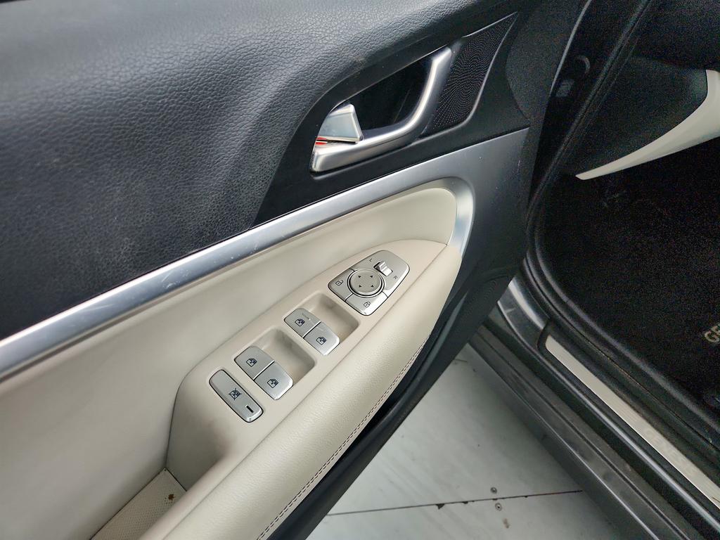 2020 Genesis G70 - $16,150