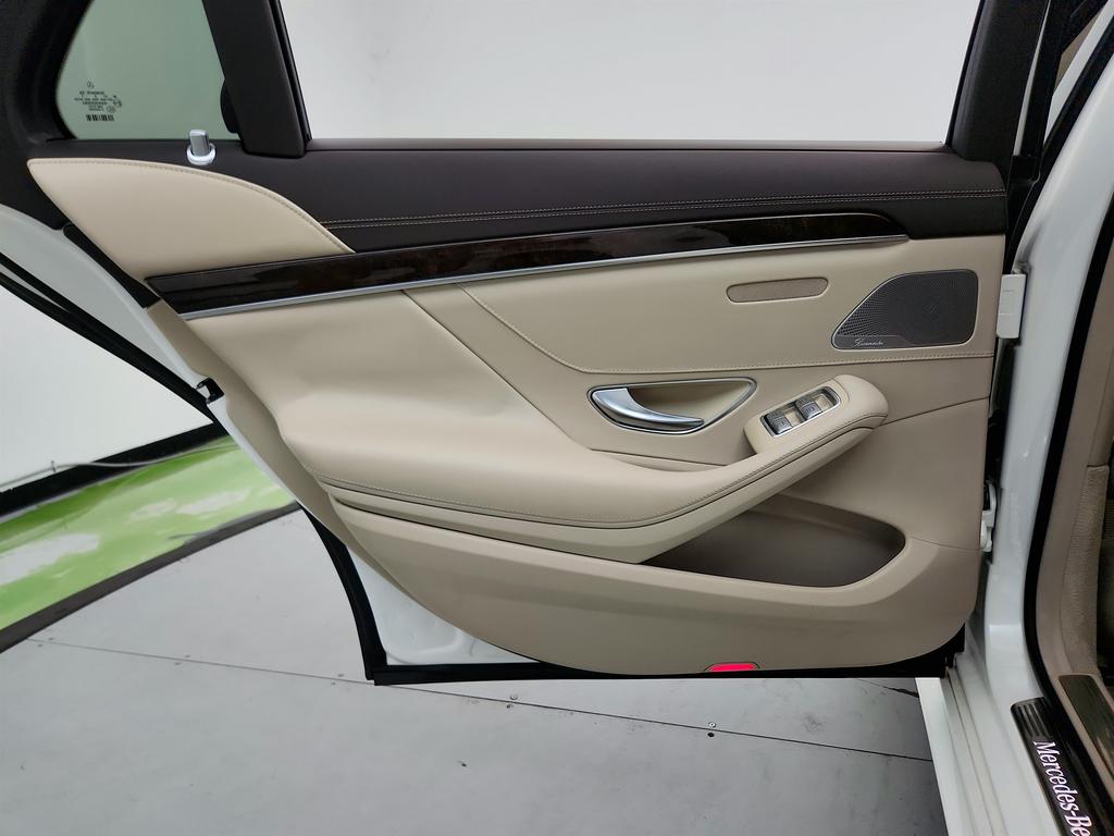2018 Mercedes-Benz S-class - $23,495