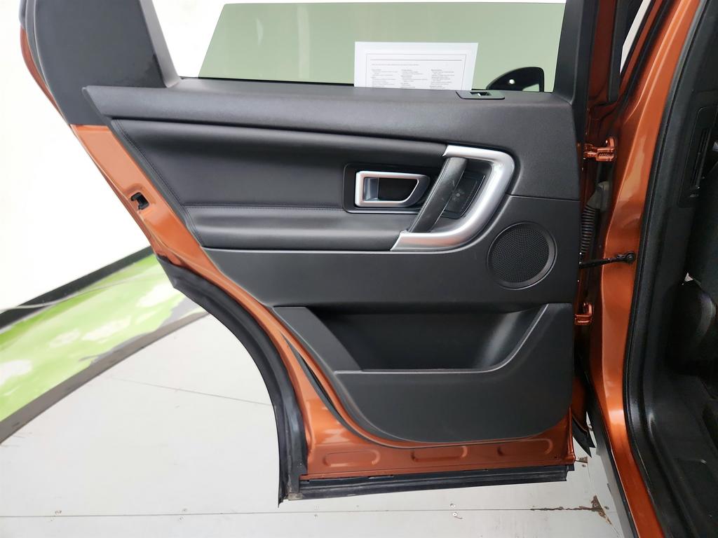2018 Land Rover Discovery - $9,150