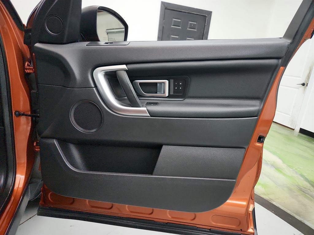 2018 Land Rover Discovery - $9,150