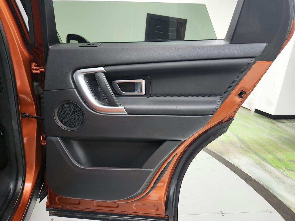 2018 Land Rover Discovery - $9,150