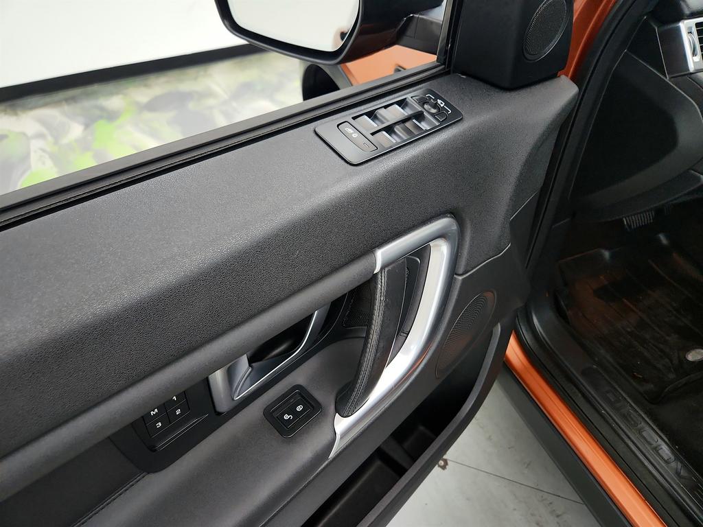 2018 Land Rover Discovery - $9,150