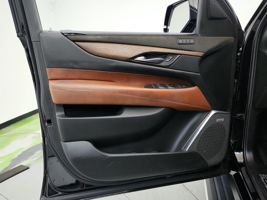 2018 Cadillac Escalade - $30,995