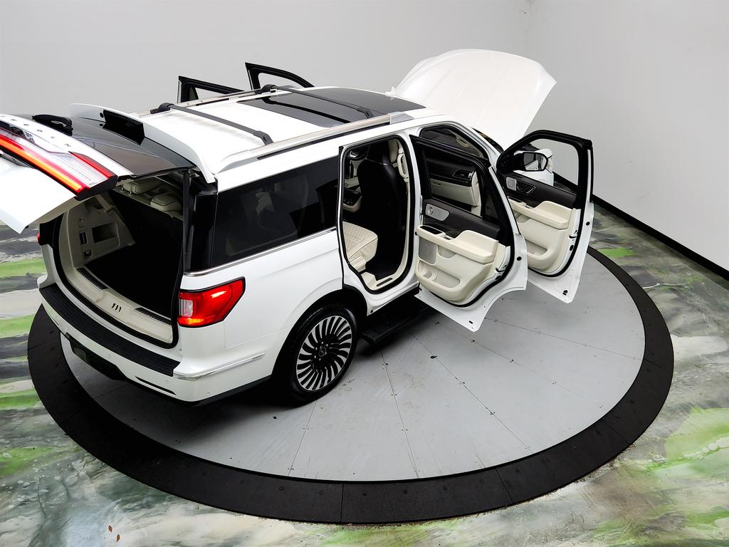 2020 Lincoln Navigator - $33,550