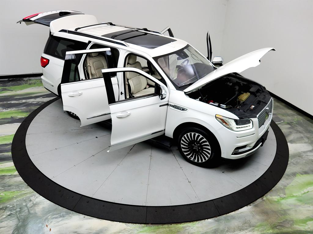 2020 Lincoln Navigator - $33,550