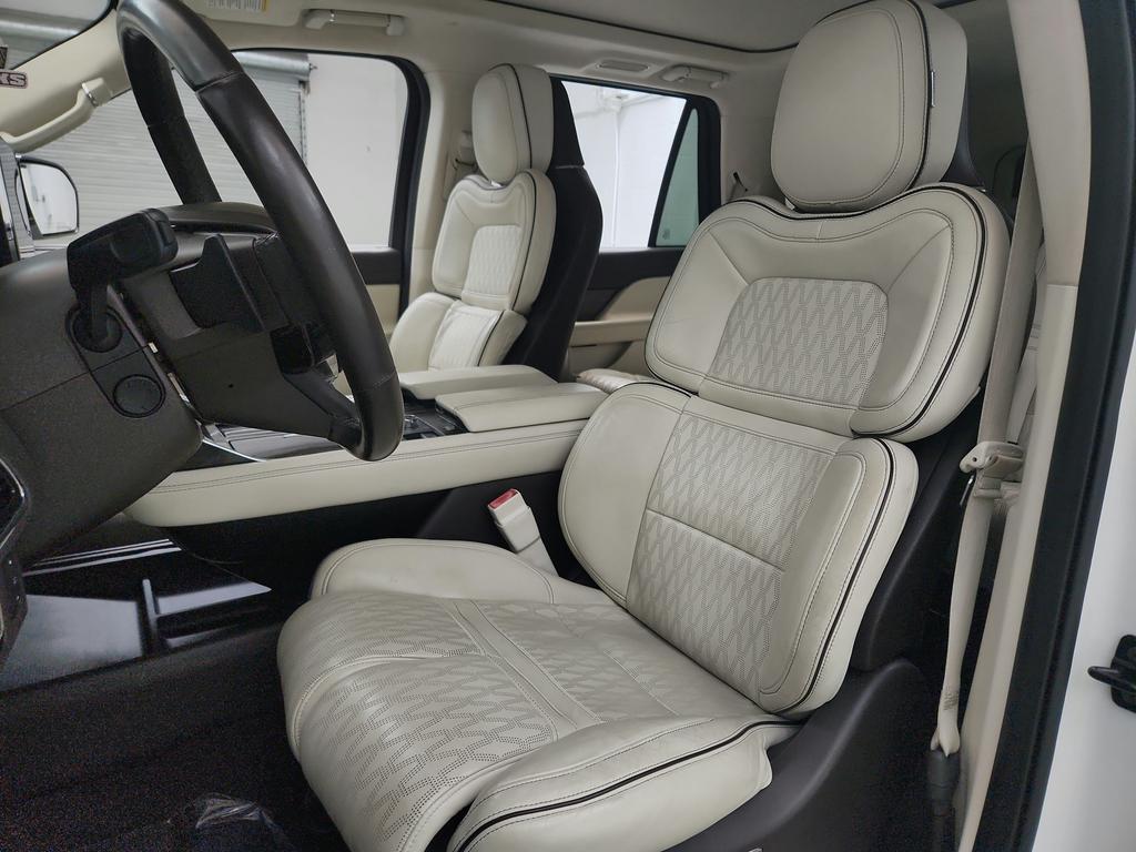 2020 Lincoln Navigator - $33,550