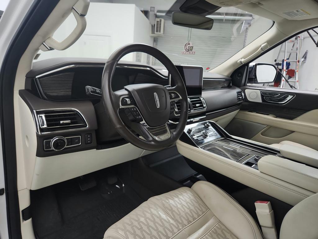2020 Lincoln Navigator - $33,550