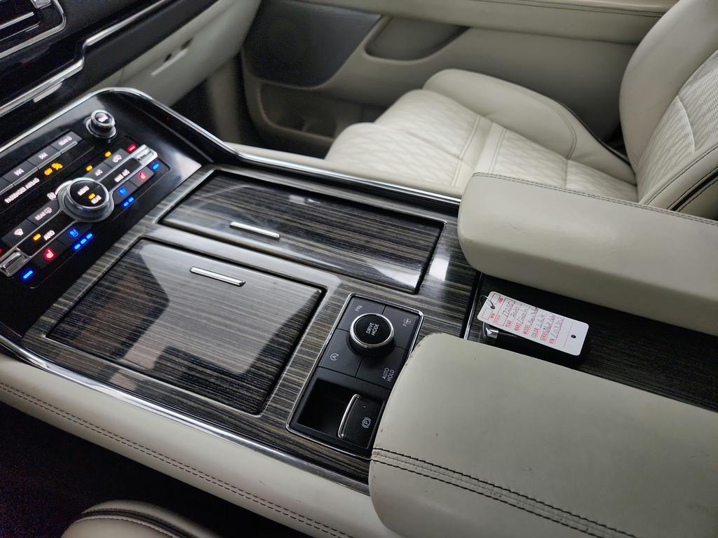 2020 Lincoln Navigator - $33,550