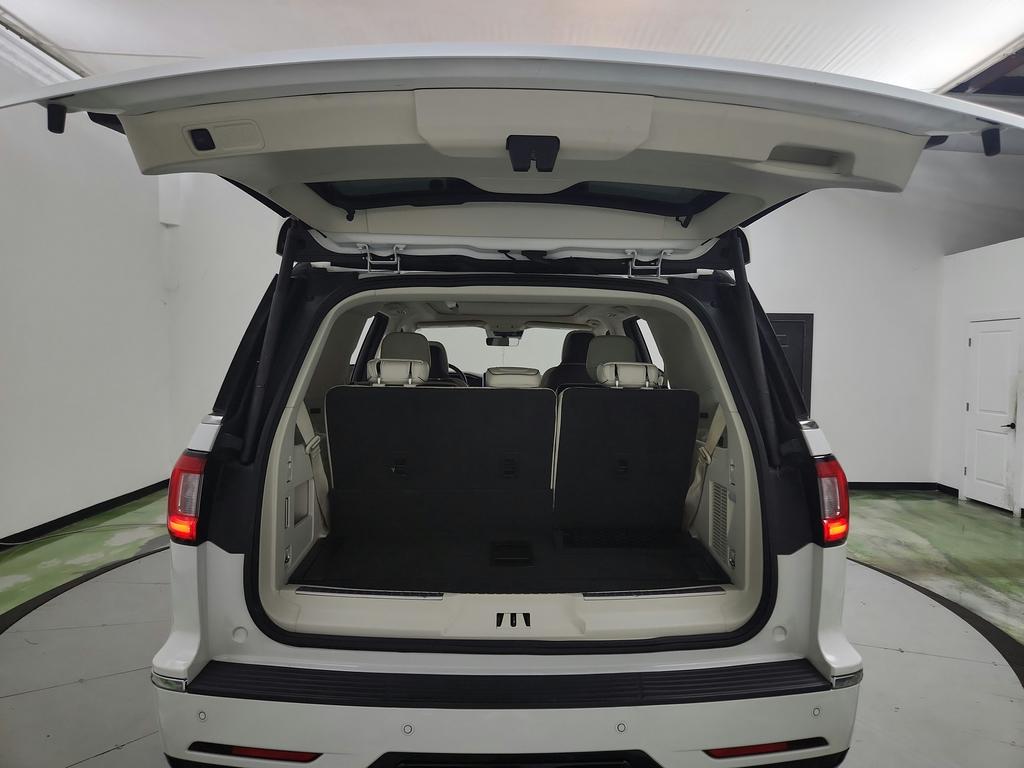 2020 Lincoln Navigator - $33,550