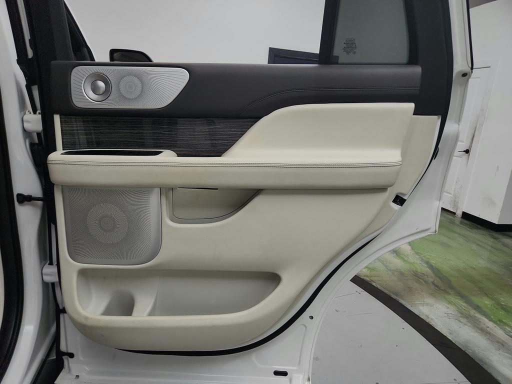 2020 Lincoln Navigator - $33,550