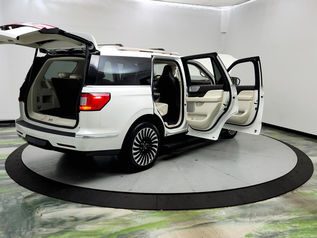 2020 Lincoln Navigator - $33,550