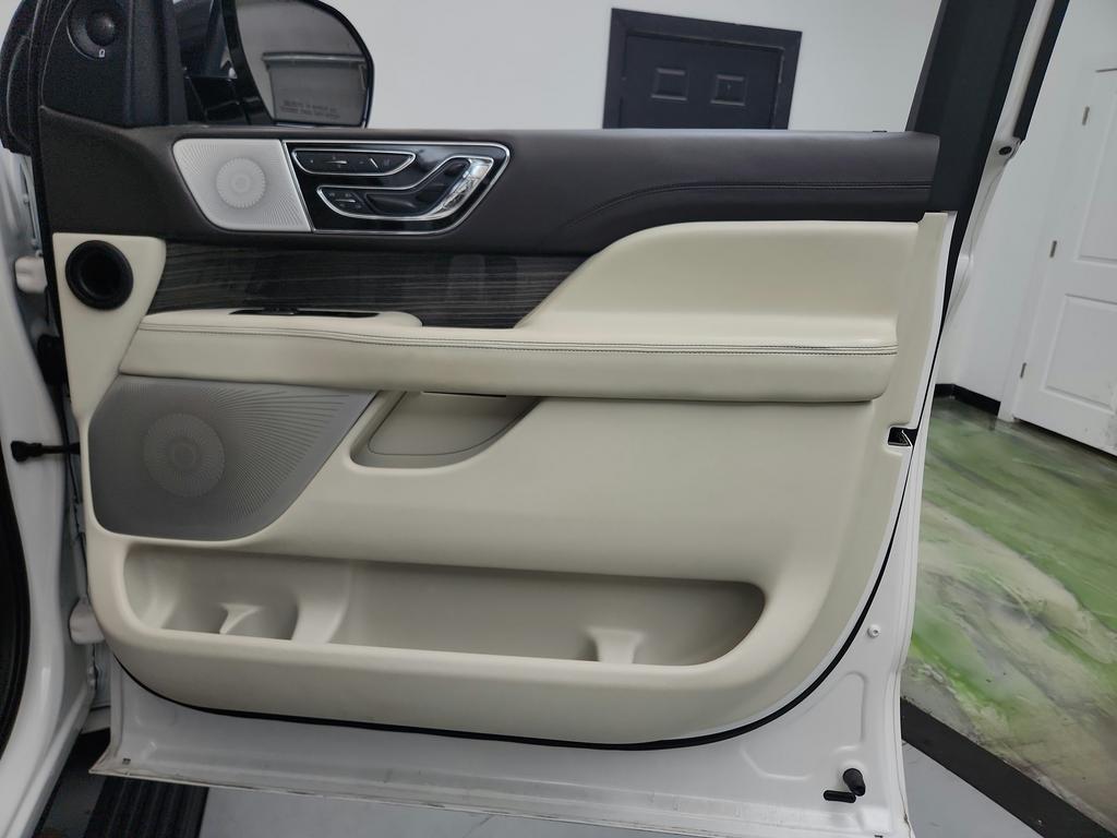 2020 Lincoln Navigator - $33,550