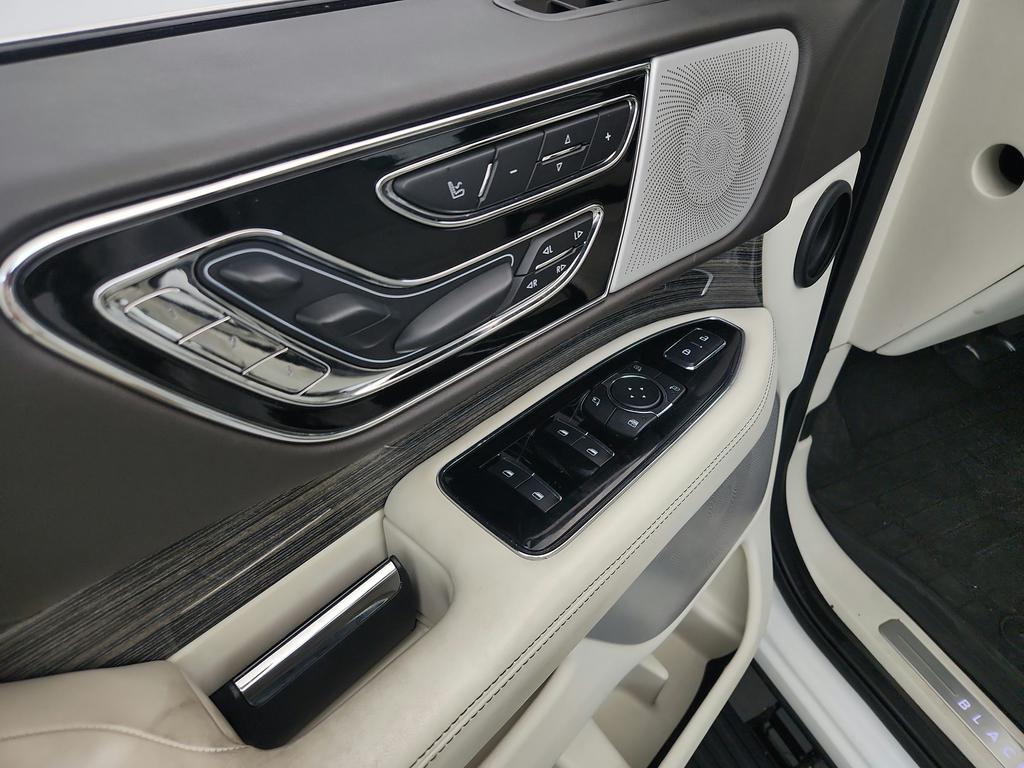 2020 Lincoln Navigator - $33,550