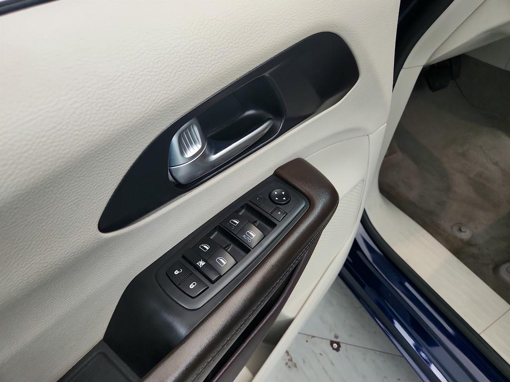 2020 Chrysler Pacifica - $12,495