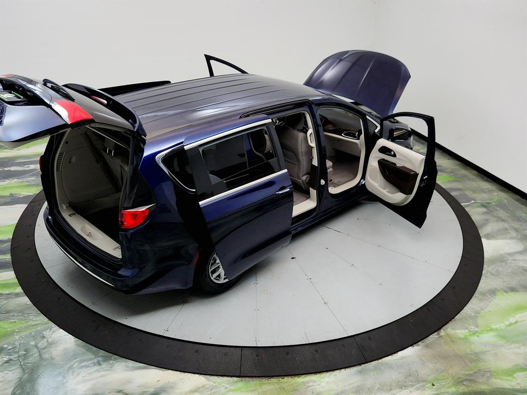 2020 Chrysler Pacifica - $12,495