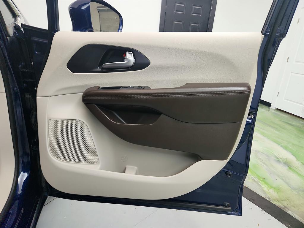 2020 Chrysler Pacifica - $12,495