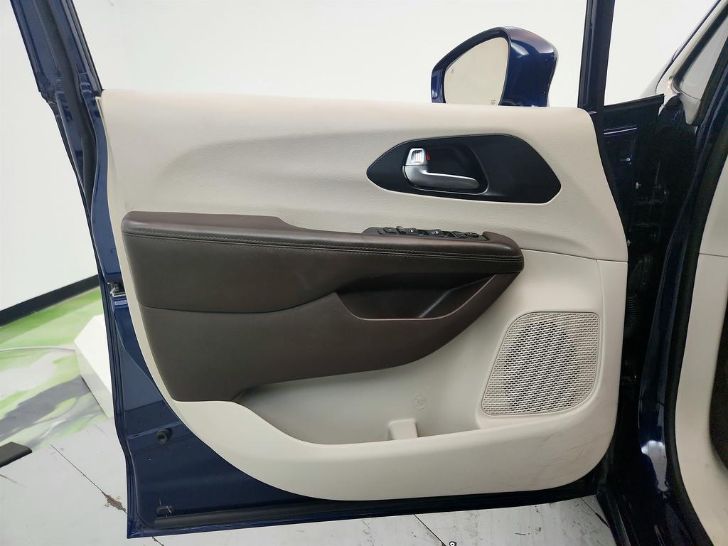 2020 Chrysler Pacifica - $12,495