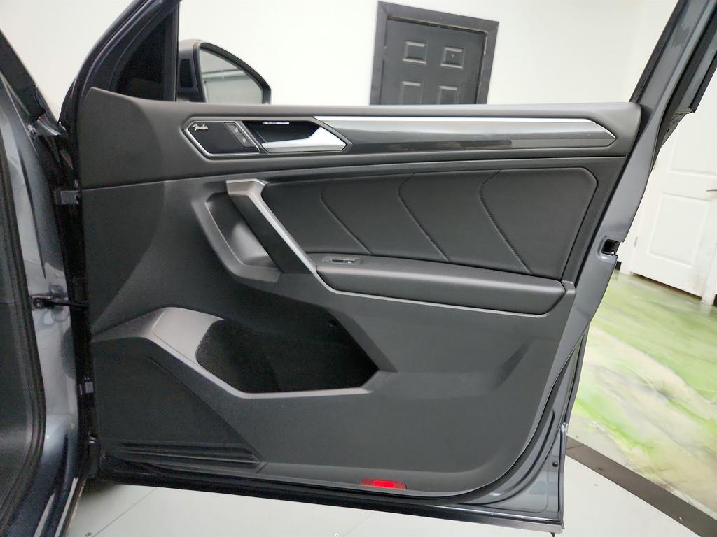 2021 Volkswagen Tiguan - $13,350