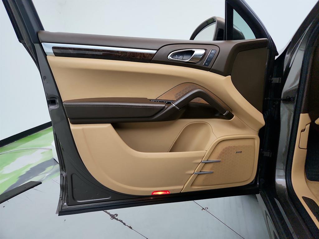 2016 Porsche Cayenne - $23,750