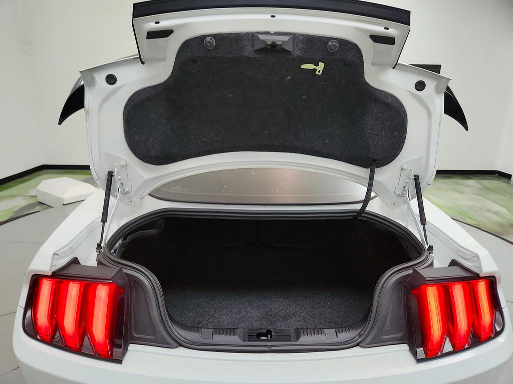 2020 Ford Mustang - $27,350