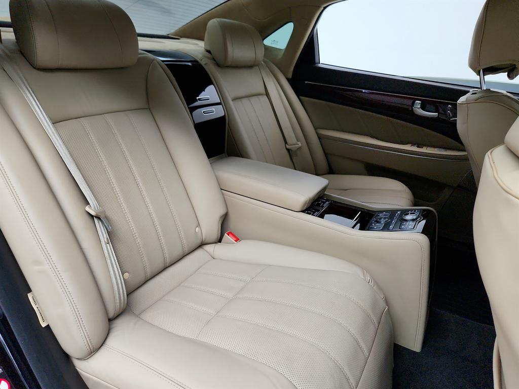 2013 Hyundai Equus - $9,950