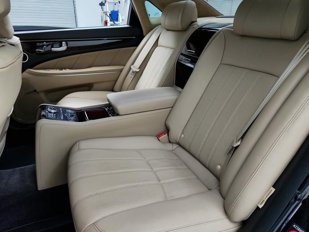 2013 Hyundai Equus - $9,950