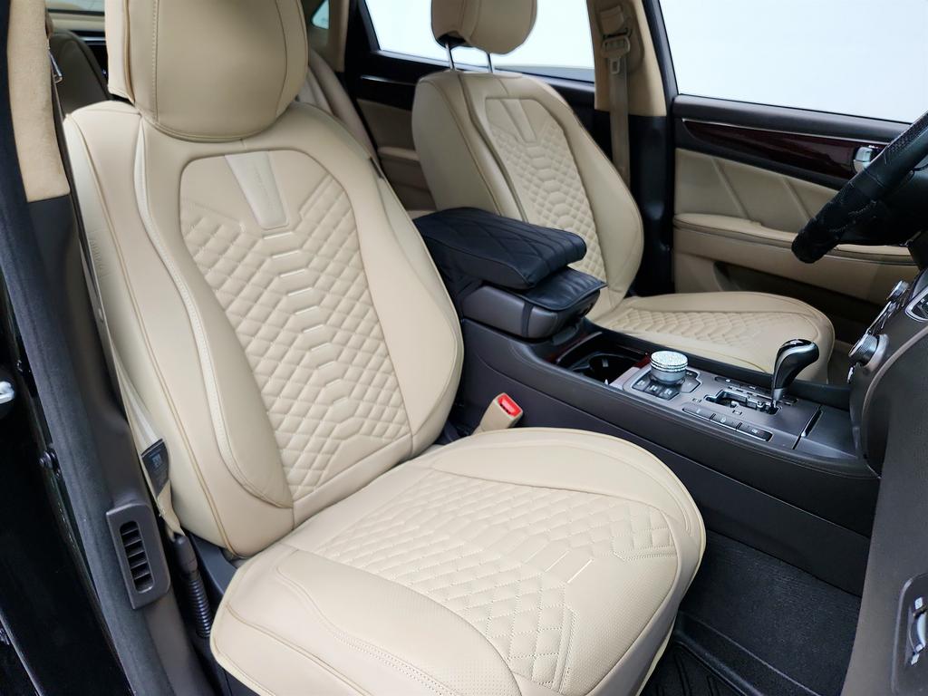 2013 Hyundai Equus - $9,950