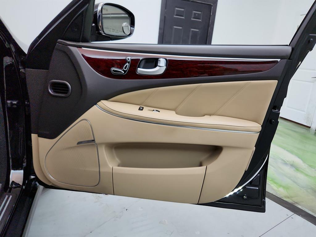 2013 Hyundai Equus - $9,950