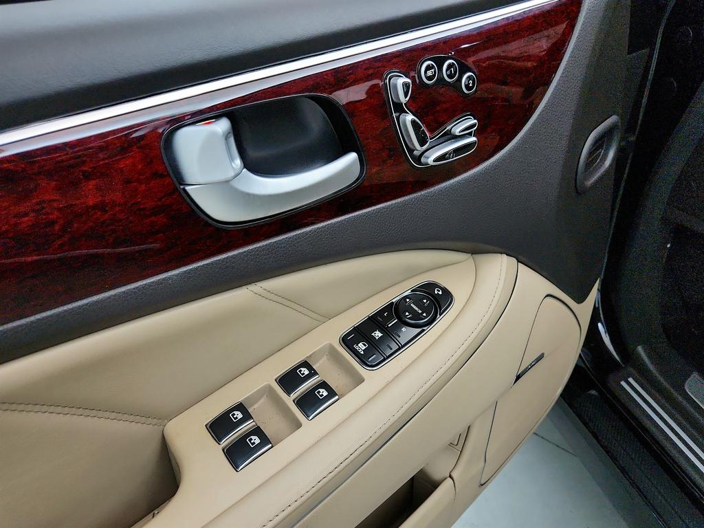 2013 Hyundai Equus - $9,950
