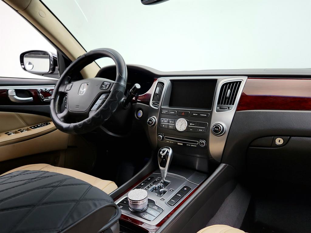 2013 Hyundai Equus - $9,950