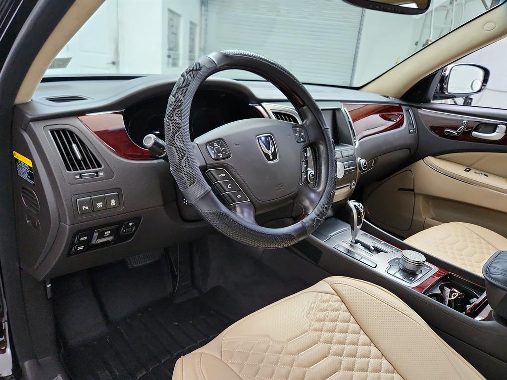2013 Hyundai Equus - $9,950