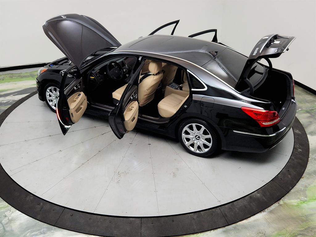 2013 Hyundai Equus - $9,950