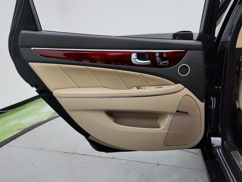2013 Hyundai Equus - $9,950