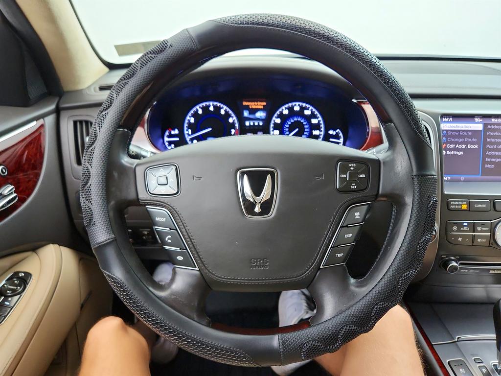 2013 Hyundai Equus - $9,950