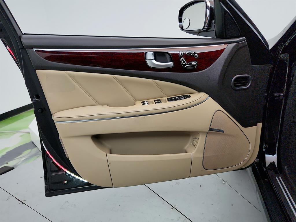 2013 Hyundai Equus - $9,950