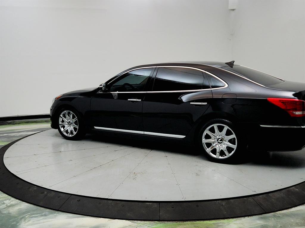 2013 Hyundai Equus - $9,950