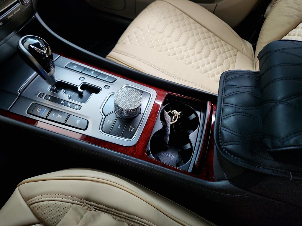 2013 Hyundai Equus - $9,950
