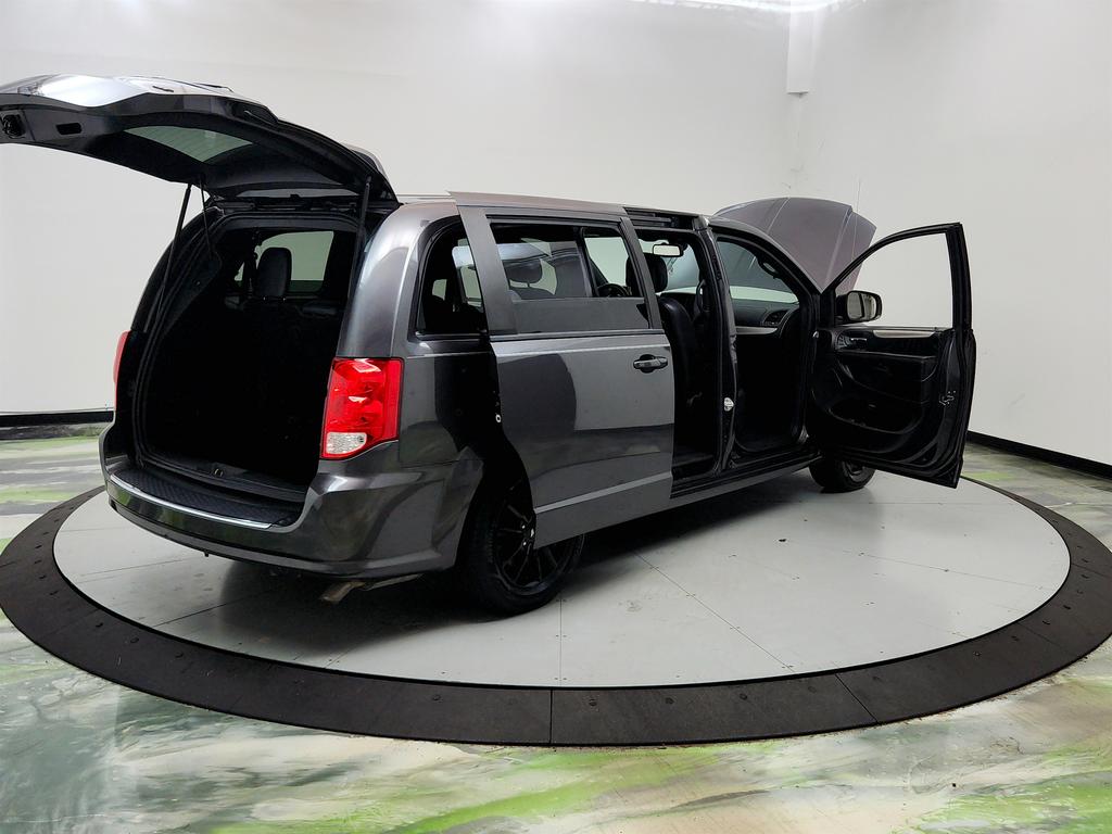 2020 Dodge Grand Caravan - $10,950