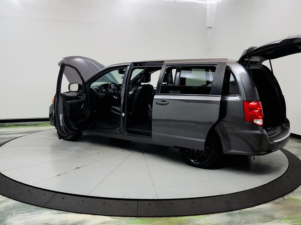 2020 Dodge Grand Caravan - $10,950