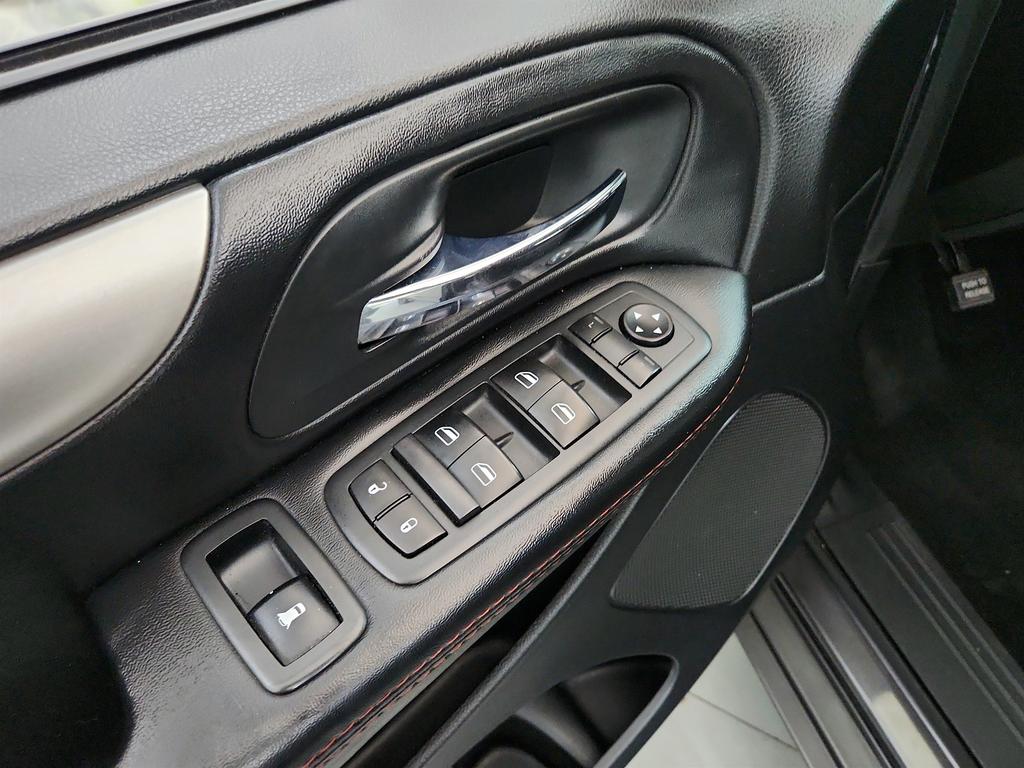 2020 Dodge Grand Caravan - $10,950
