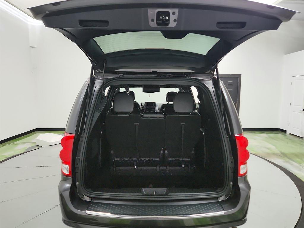 2020 Dodge Grand Caravan - $10,950