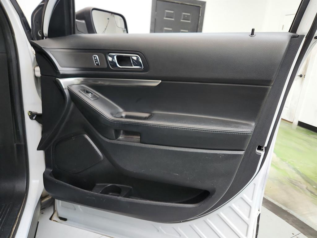 2017 Ford Explorer - $10,500