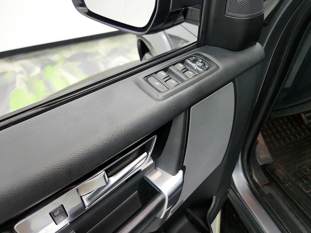 2016 Land Rover LR4 - $11,650
