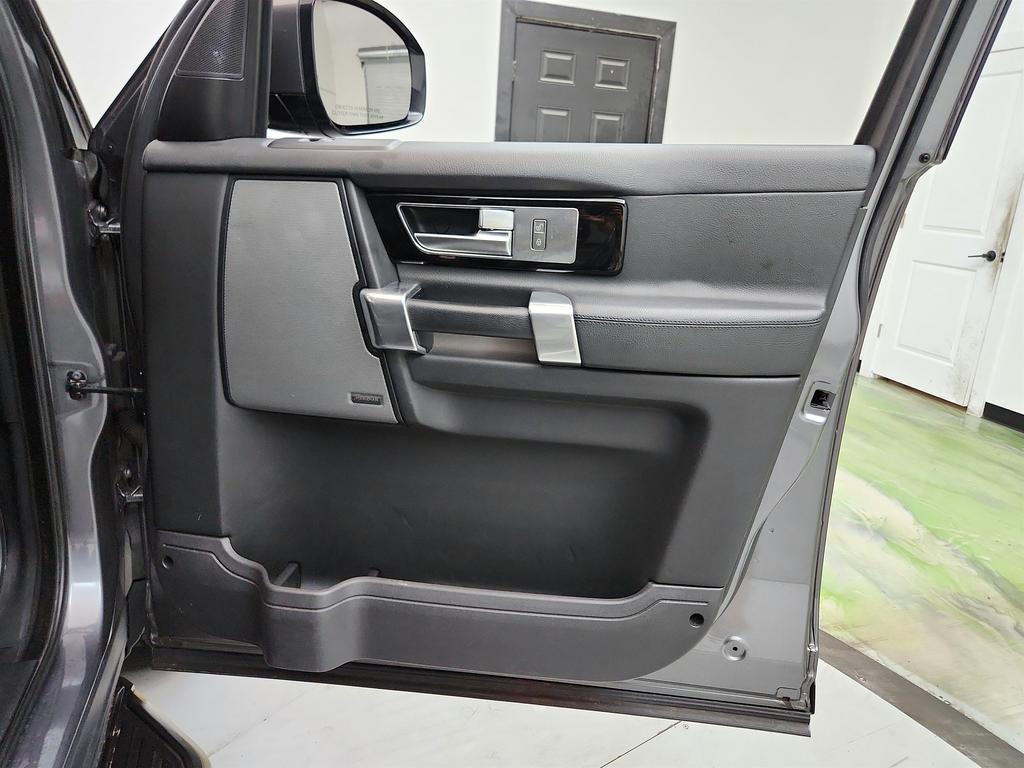 2016 Land Rover LR4 - $11,895