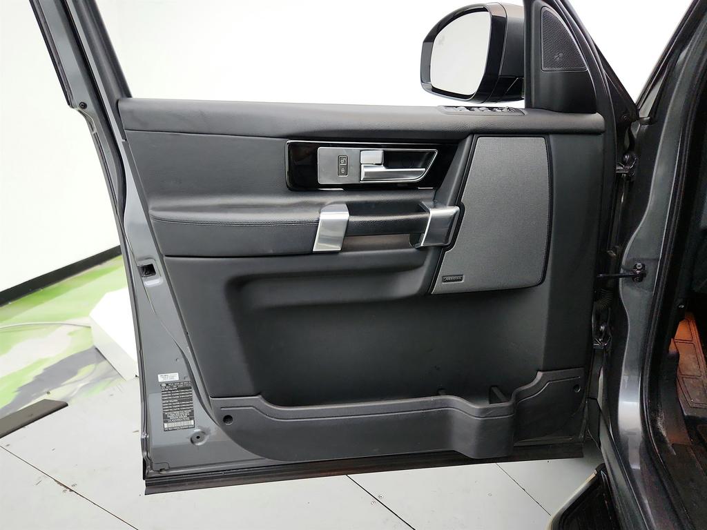 2016 Land Rover LR4 - $11,895
