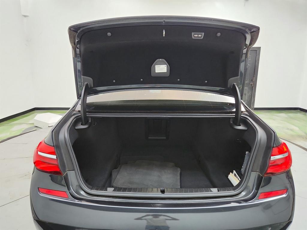 2018 BMW 750i - $15,350