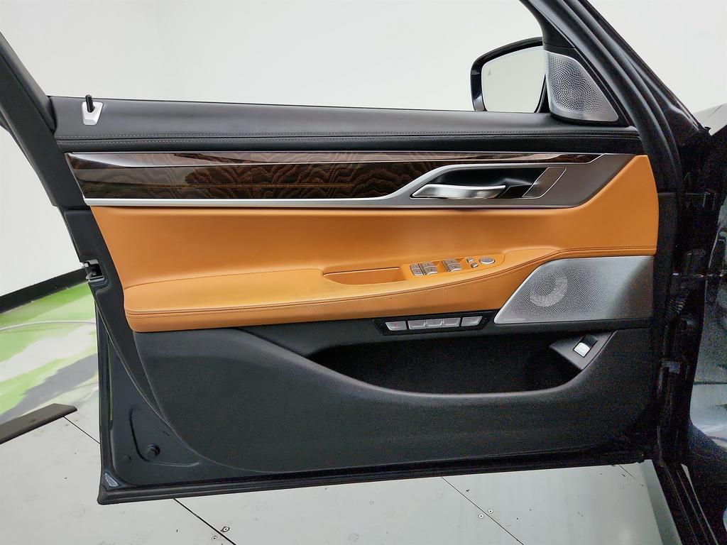 2018 BMW 750i - $15,350